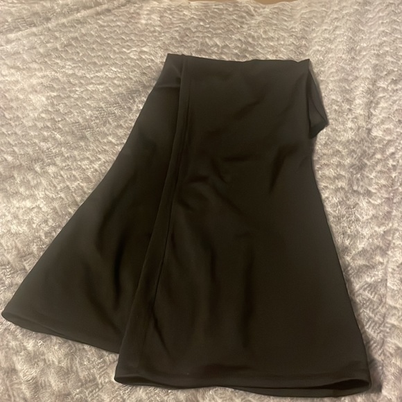 Black flared leggings with pockets! - Picture 2 of 3